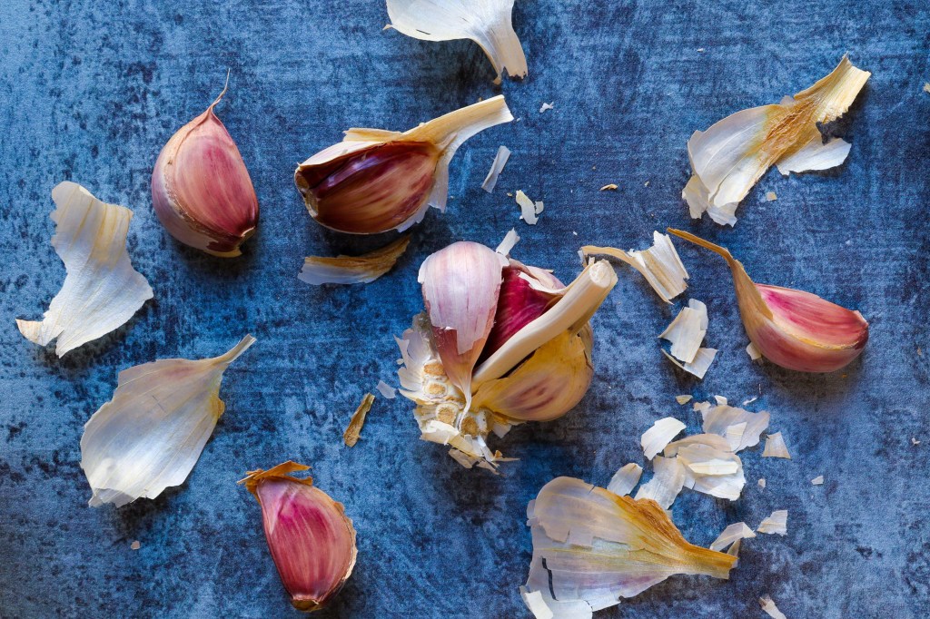 Les bienfaits de l’ail pour la pousse des cheveux : étude et&nbsp;utilisation