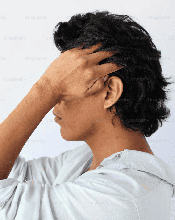 Calvitie des tempes : 3 secrets pour régénérer ces&nbsp;zones